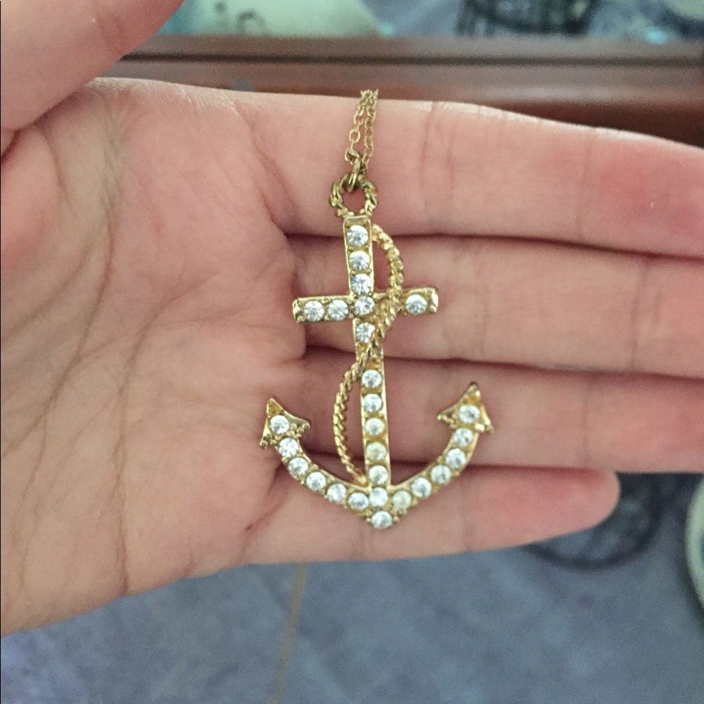Gold anchor necklace